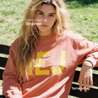 Woman wearing HEJ Sweatshirt with Yellow Handwritten font. Danish Hello Crewneck, Scandinavian Graphic Hygge Sweatshirt, Hyggelig Nordic Minimalist Pullover

Original design and copyright by first row LA 2026